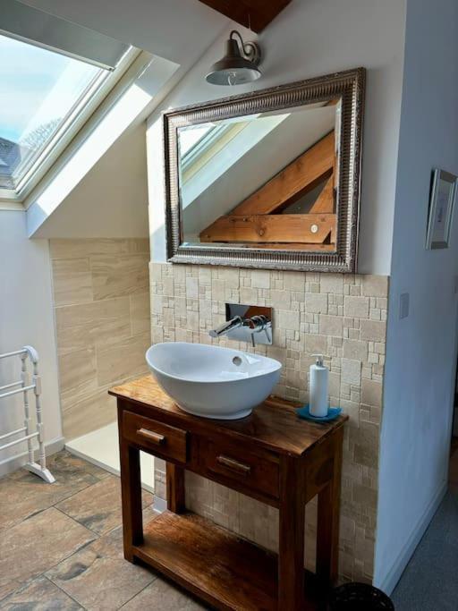 Little Bream - Pretty Cosy Cottage, Sea Views, Walk To The Beach Mawnan Smith Экстерьер фото