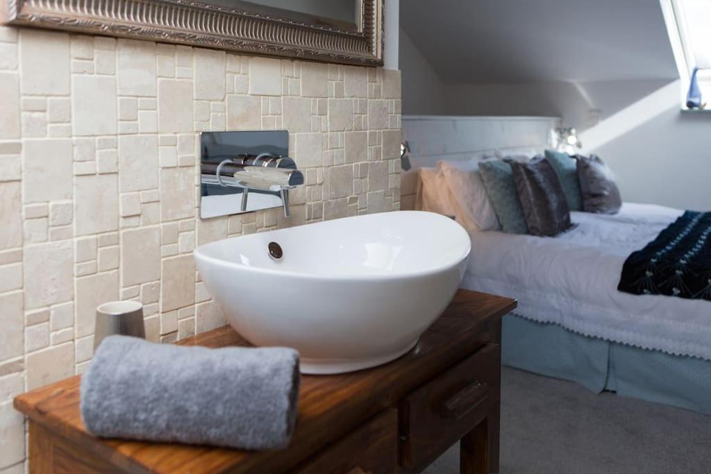 Little Bream - Pretty Cosy Cottage, Sea Views, Walk To The Beach Mawnan Smith Экстерьер фото