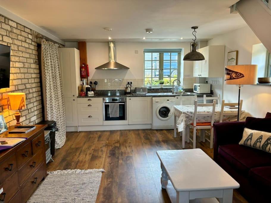 Little Bream - Pretty Cosy Cottage, Sea Views, Walk To The Beach Mawnan Smith Экстерьер фото